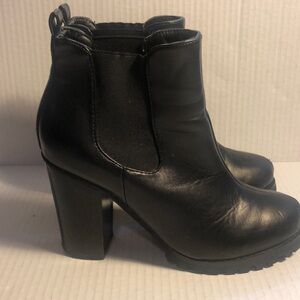 Chinese Laundry Black Chelsea heeled Lug Sole Boot Size 7 GUC